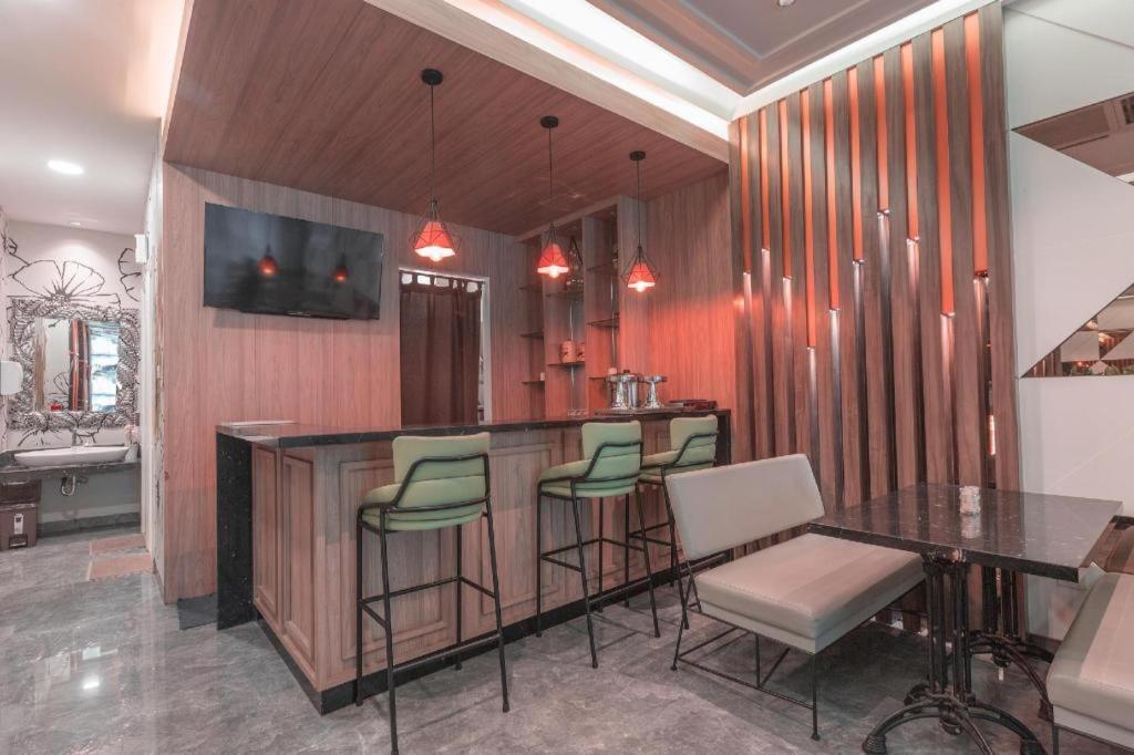 Versa Hotel Бекасі Екстер'єр фото